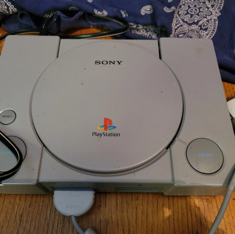PLAYSTATION CONSOLE W/ ADAPTOR & CONTROLLER